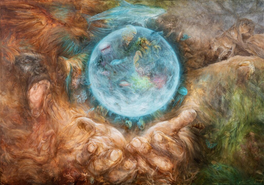 Abstraktes Gemälde. 2 schützende menschliche Hände, über denen unser mit Wasser gefüllter Planet schwebt. Diverse Spezies sind in das Kunstwerk eingearbeitet.